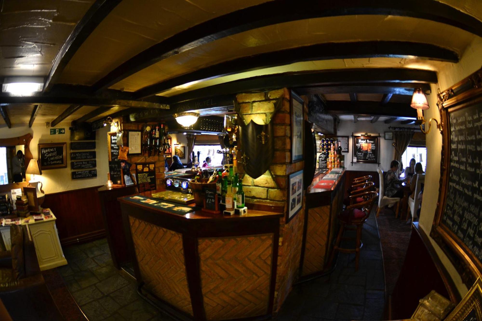 The Royal Arms Hotel Sutton Cheney Exterior photo