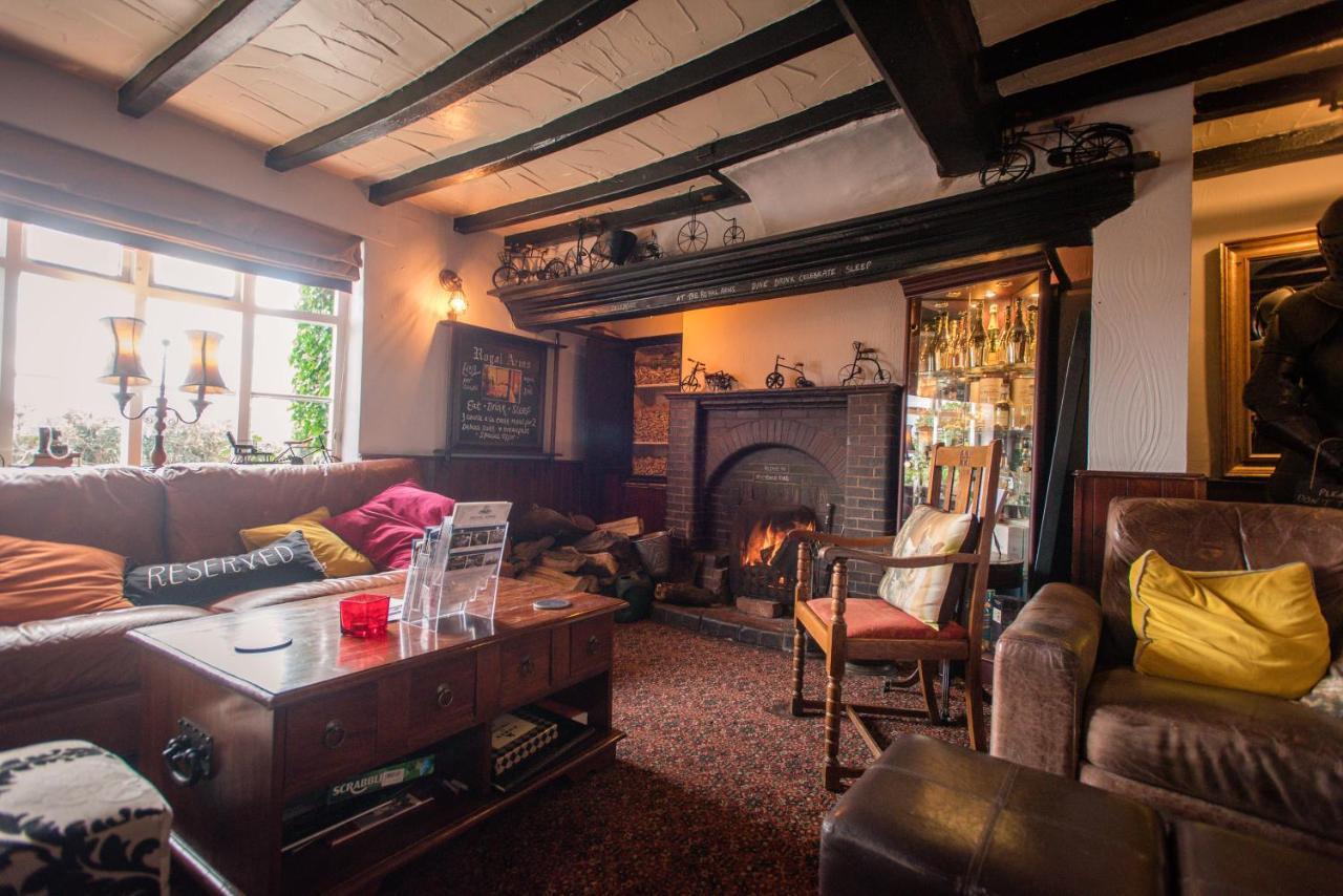 The Royal Arms Hotel Sutton Cheney Exterior photo